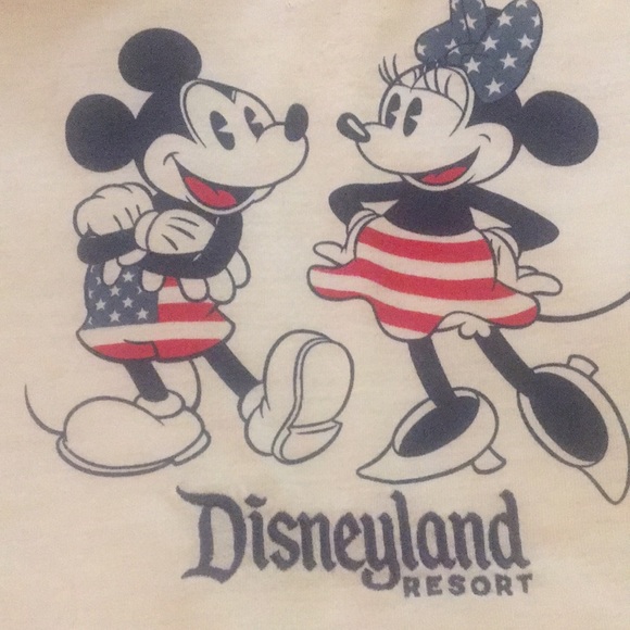 DISNEYLAND RESORT TEE ADORABLE! - Picture 4 of 4